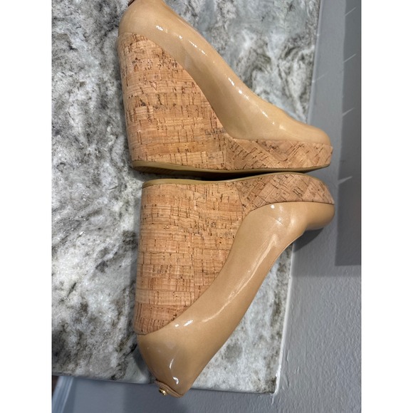 Stuart‎ Weitzman Beige Patent Leather Cork Platform Wedge Pumps Size 9 - Picture 7 of 10